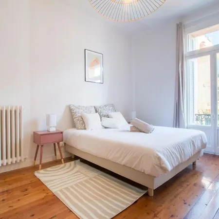 Center - Elegant & Spacious 2br