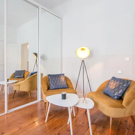 Center - Elegant & Spacious 2br Lägenhet