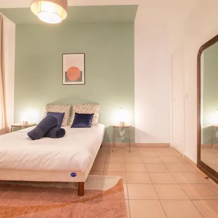 Center - Elegant & Spacious 2br *