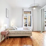 Elegant And Spacious 2 Bedroom In Center