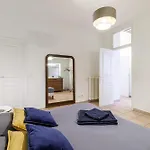 דירה Elegant And Spacious 2 Bedroom In Center מנטון