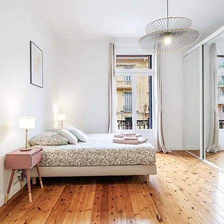 Elegant&spacious 2 Bedroom In Center