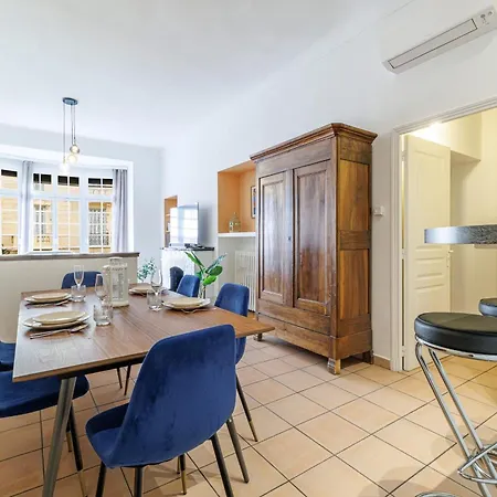 Elegant And Spacious 2 Bedroom In Center Lejlighed *