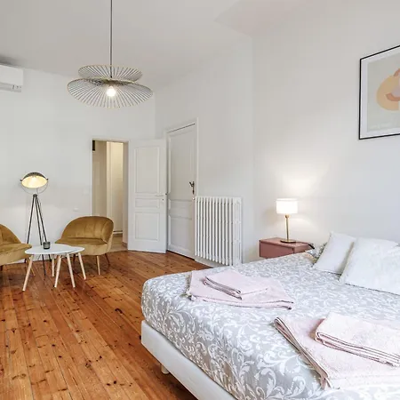Elegant And Spacious 2 Bedroom In Center Lejlighed Menton