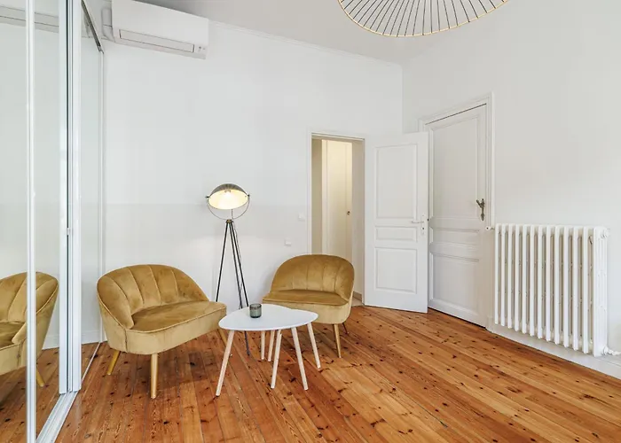 Elegant And Spacious 2 Bedroom In Center 公寓