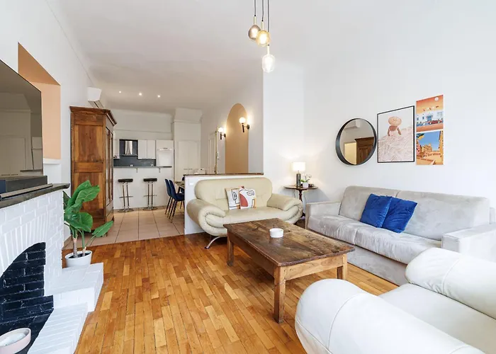 公寓 Elegant And Spacious 2 Bedroom In Center *