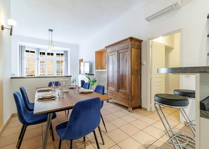 Elegant And Spacious 2 Bedroom In Center 公寓 *